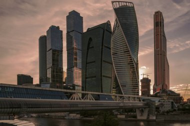 Modern mimari. Günbatımı