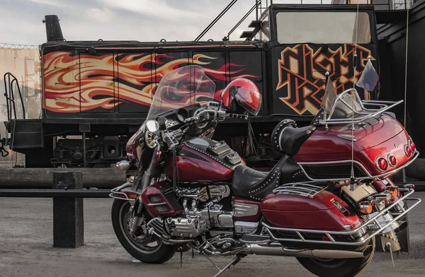 Kırmızı motosiklet