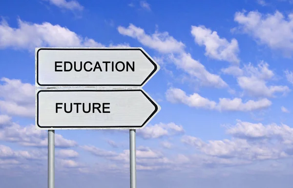 Znak drogowy do edukacji i przyszłość — Zdjęcie stockowe