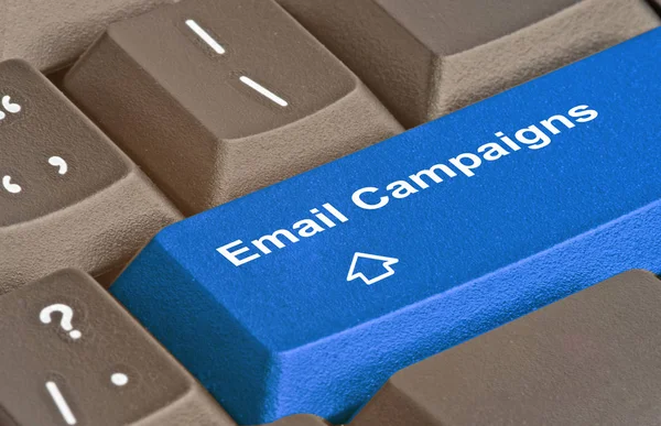 Tastatur mit Tasten für E-Mail-Kampagnen — Stockfoto