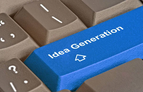 Teclado com chave para geração de ideias — Fotografia de Stock