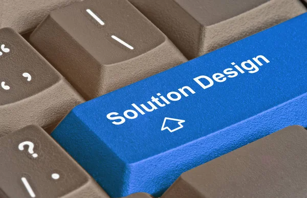 Toetsenbord met sleutel voor het ontwerp van de oplossing — Stockfoto
