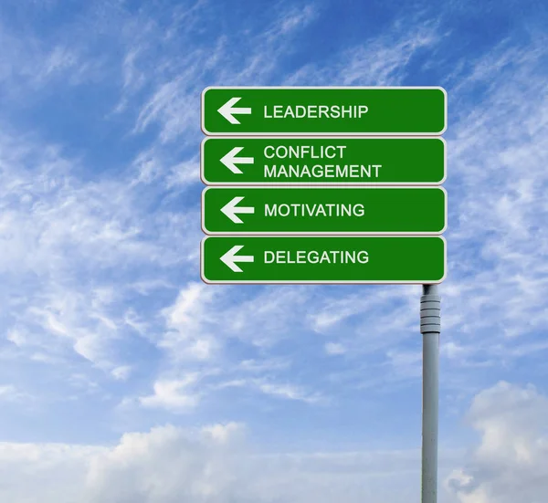 Road sign to leadership — Stock Photo, Image