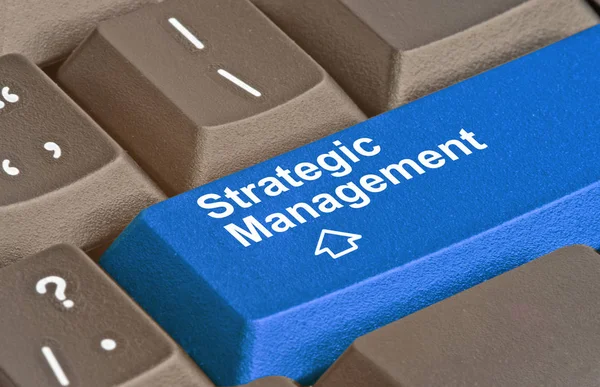 Teclado con llave para la gestión estratégica —  Fotos de Stock