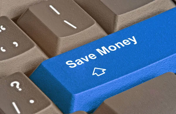 お金を節約の鍵とキーボード — ストック写真