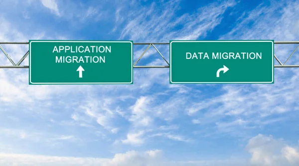 Señal Tráfico Hacia Software Migración Datos — Foto de Stock