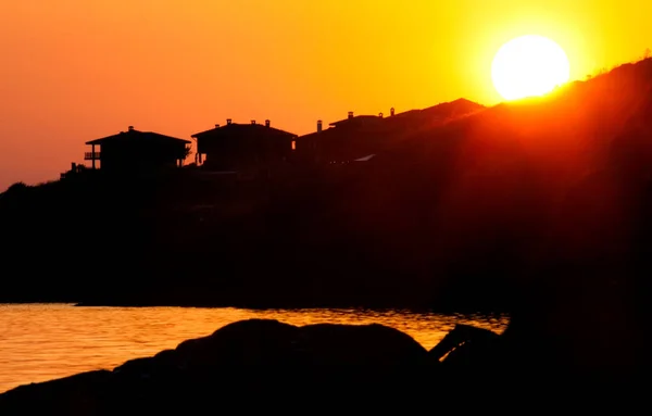 Soloppgang over turistbyen Sozopol ved Svartehavet – stockfoto