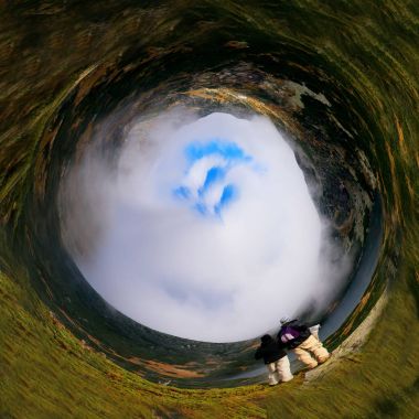 alışılmadık sterografik turistik arka planlar, küçük gezegen panorama dağlar soyut 