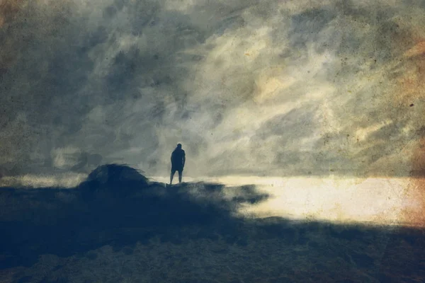Человек Вершине Скалы Берегу Моря Текстурированный Абстрактный Фон Краски Цифровая — стоковое фото