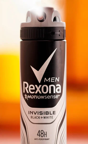 DORKOVO, BULGARIA - 12 DE DICIEMBRE DE 2017: Desodorante corporal de hombre Rexona. Rexona en un producto de Unilever Company . — Foto de Stock