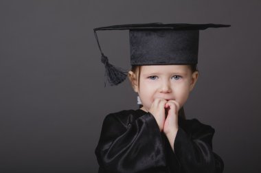 mezun öğrenci çocuk diploma