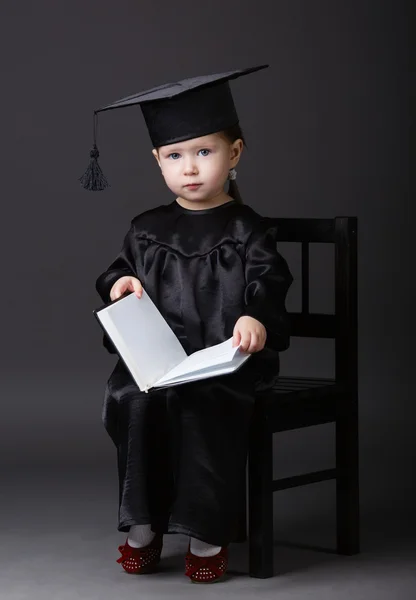 Diploma afstuderen klein student kind — Stockfoto