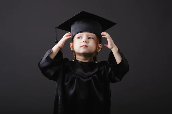 Diploma graduando-se criança estudante — Fotografia de Stock