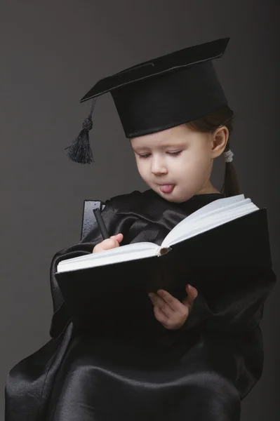 Diploma graduando-se criança estudante — Fotografia de Stock