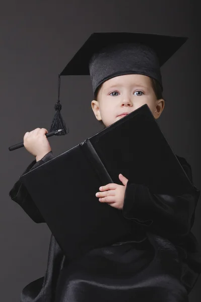 Diploma afstuderen klein student kind — Stockfoto