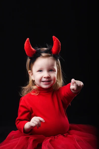 Pequeno diabo no fundo escuro — Fotografia de Stock