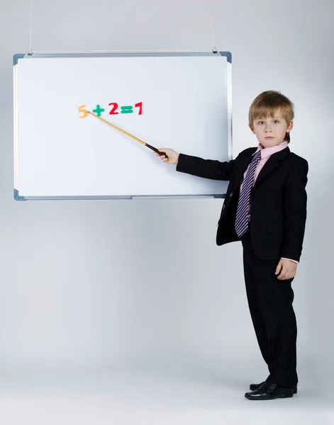 Pequeno engraçado menino com blackboard — Fotografia de Stock