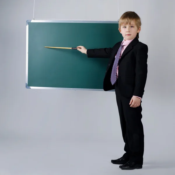 Grappig jongetje met schoolbord — Stockfoto