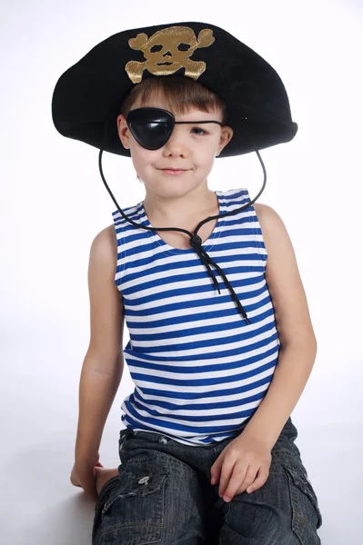 Niño pequeño en traje de pirata en blanco —  Fotos de Stock