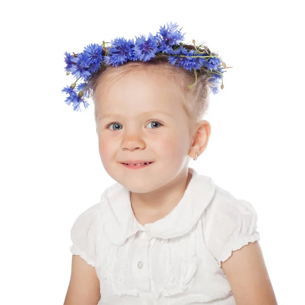 Retrato de niña con corona de acianos —  Fotos de Stock