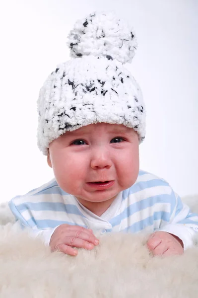 Kleiner Junge mit lustigem Hut — Stockfoto