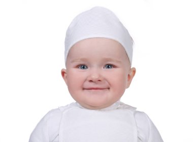 Beyaz arka plan üzerinde şirin küçük aşçı