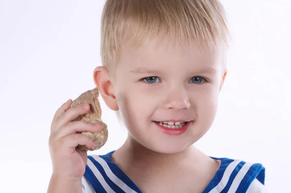 Luister naar de zee geïsoleerd op wit — Stockfoto