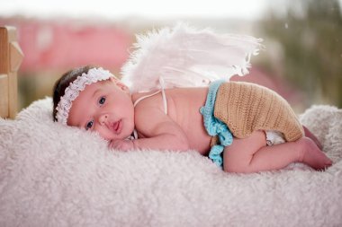 kanatlı küçük aşk tanrısı