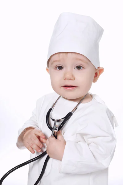 Kleine lustige Arzt isoliert auf weiß — Stockfoto