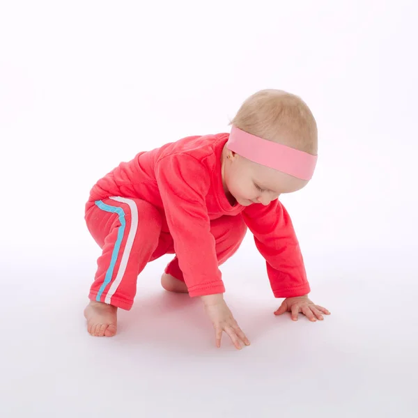 Menina fazendo exercício no fundo branco — Fotografia de Stock