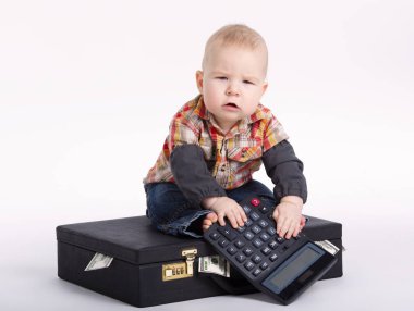 bavul para ile genç muhasebeci