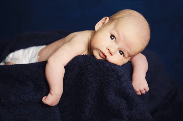 Menino bonito em casa — Fotografia de Stock