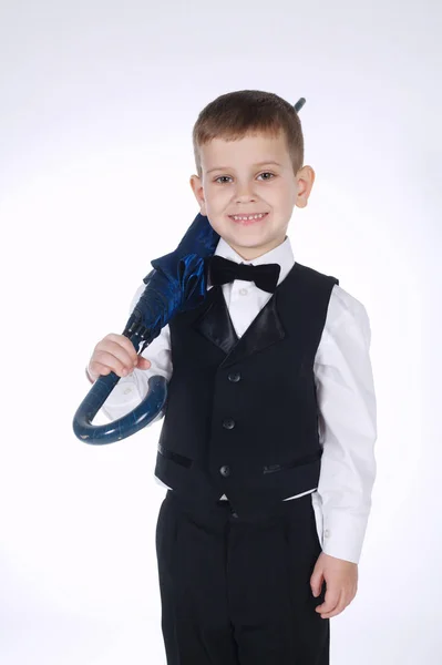 Petit gentleman avec parapluie sur blanc — Photo