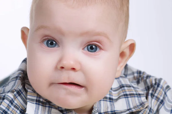 Retrato del pequeño bebé confundido —  Fotos de Stock