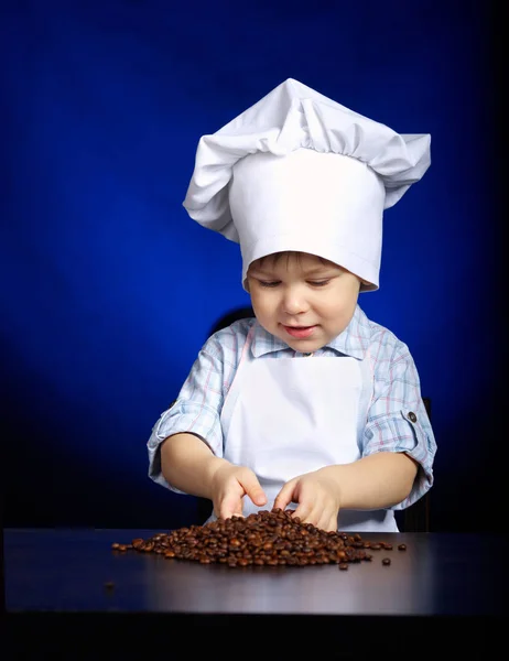 Little boy checking coffee grains — Stock Photo, Image