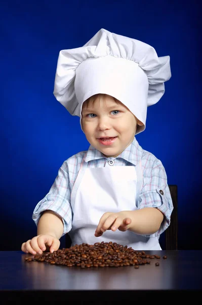 Little boy checking coffee grains — Stock Photo, Image