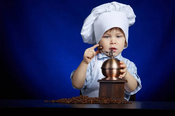 Little boy plays with coffee mill — Stock Photo, Image