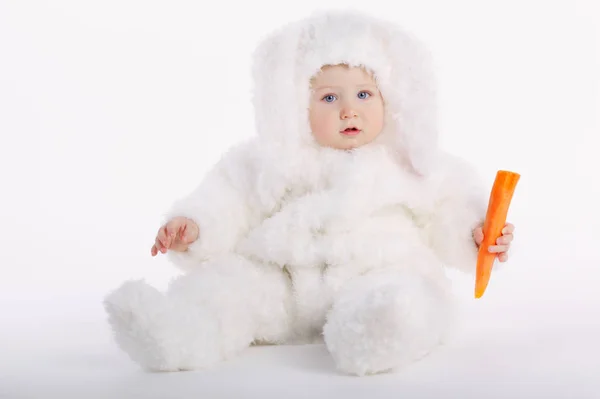 可爱的宝宝，与兔子服装 — 图库照片