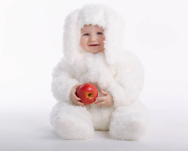 Söt baby med kanin kostym — Stockfoto