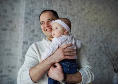 şirin bebek ile mutlu baba