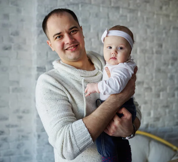 Felice padre con bambino carino — Foto Stock