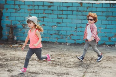 iki sevimli küçük çalışan hipsters