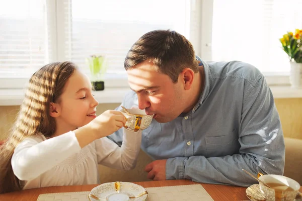 Family has breakfast in the morning — Stock Photo, Image