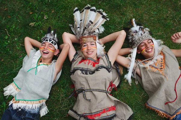 Happy children playing native american — Stock Photo, Image