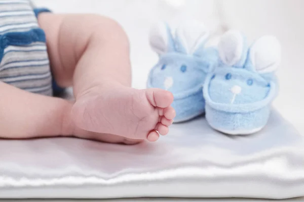脚刚出生的婴儿的照片 — 图库照片