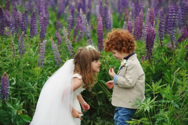iki komik küçük gelinle damat