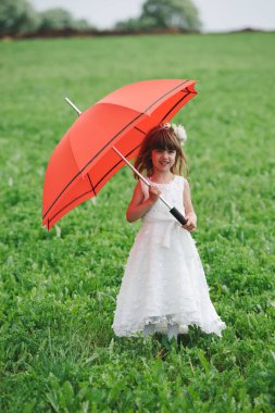 Gelin elbise ile güzel kız