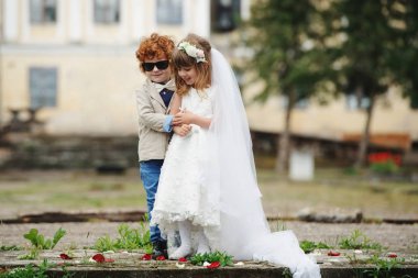 iki komik küçük gelinle damat