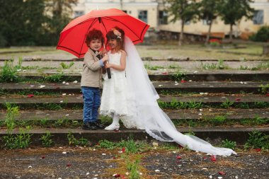 iki komik küçük gelinle damat