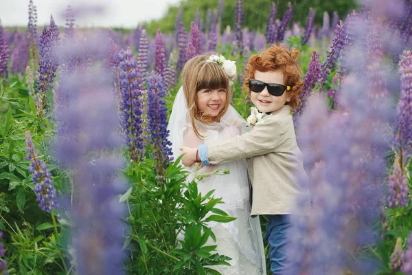 iki komik küçük gelinle damat